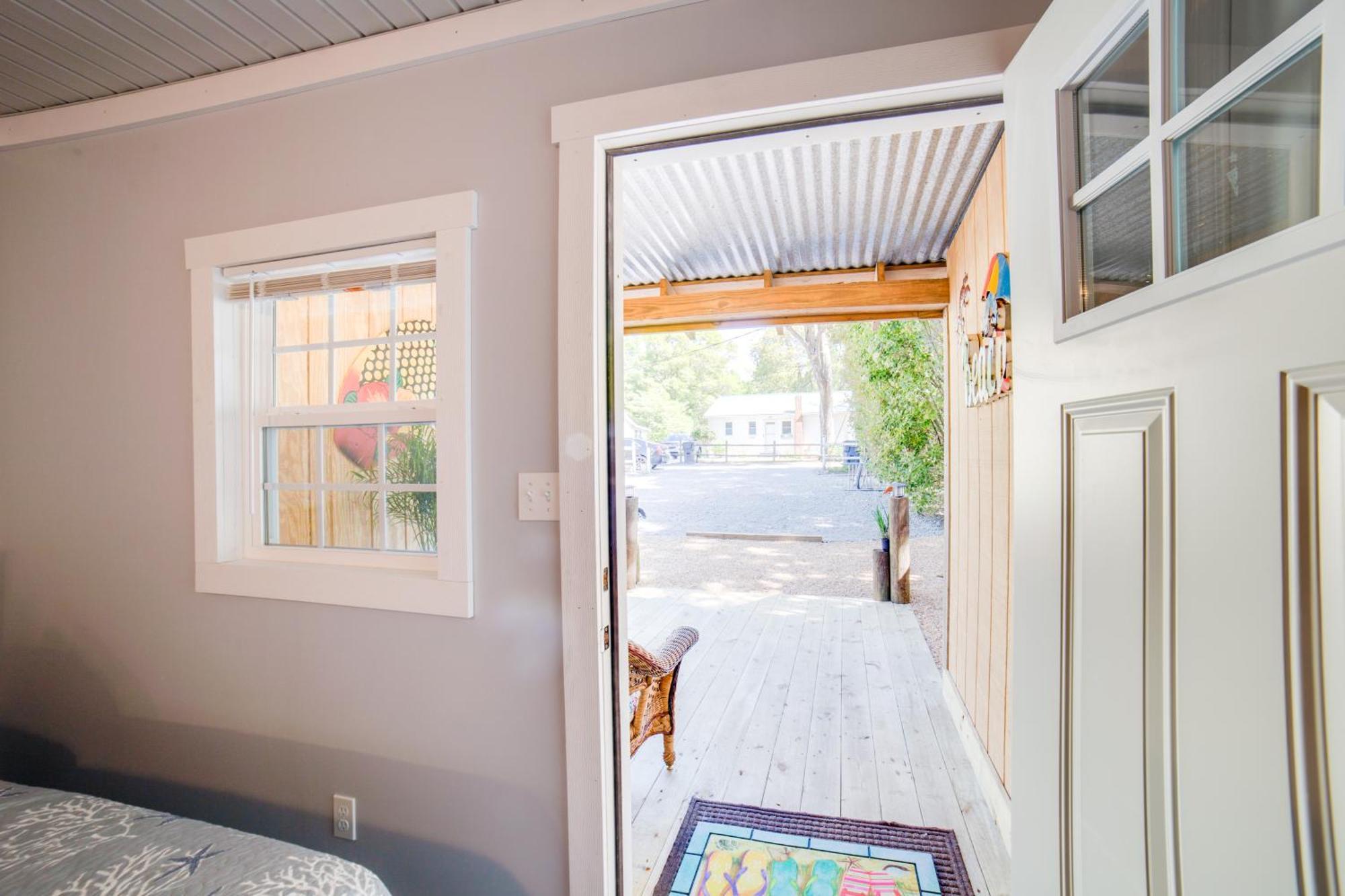 Ocean Isle Beach Studio With Patio - 1 Mi To Pier! Εξωτερικό φωτογραφία